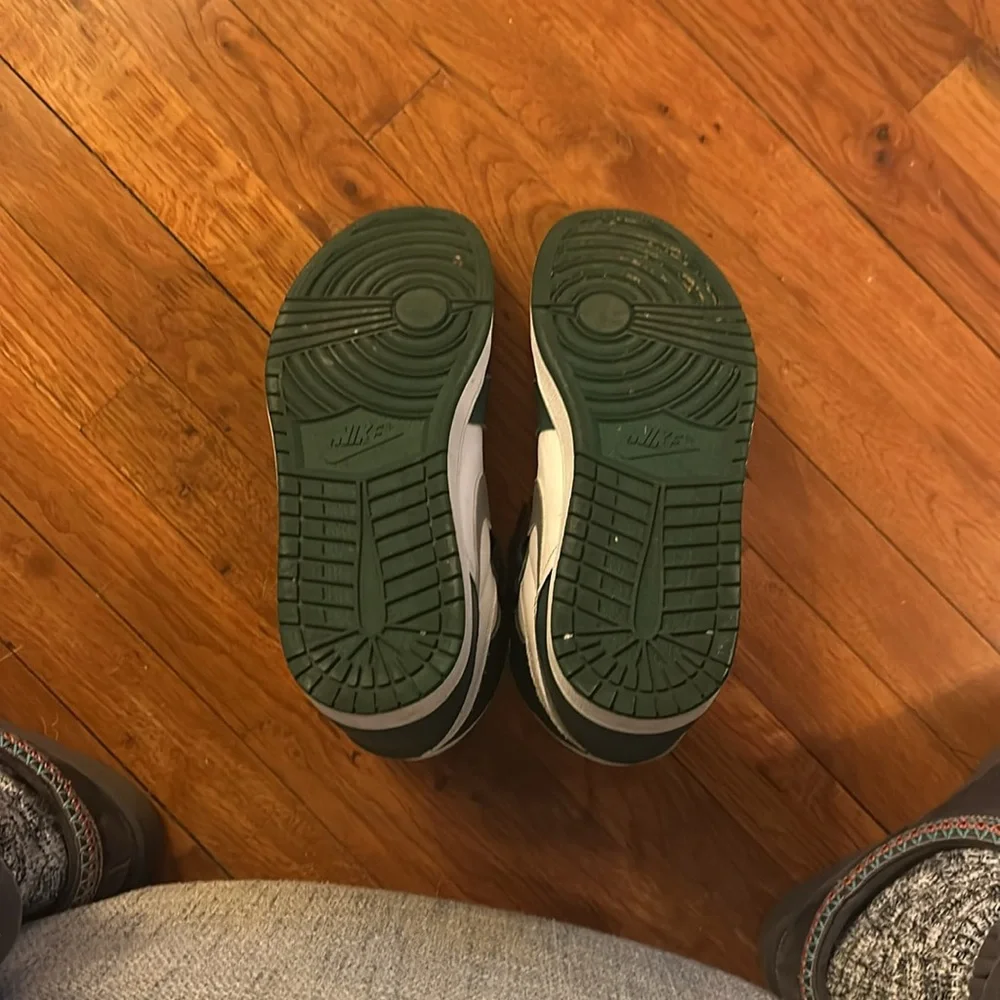 Nike Air Jordan - Picture 3 of 4